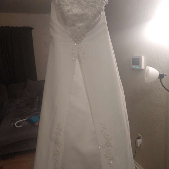 Wedding dress - Picture 8 of 8